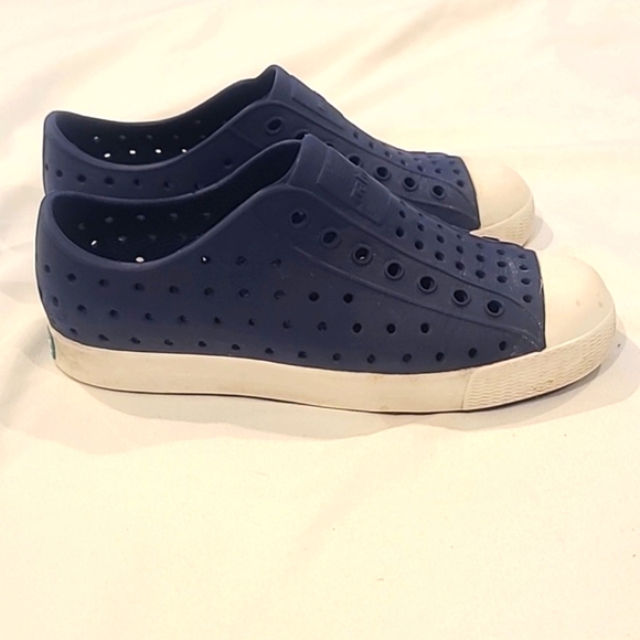 💙Native Jefferson Navy Kids shoes, size J1💙 - Picture 2 of 5